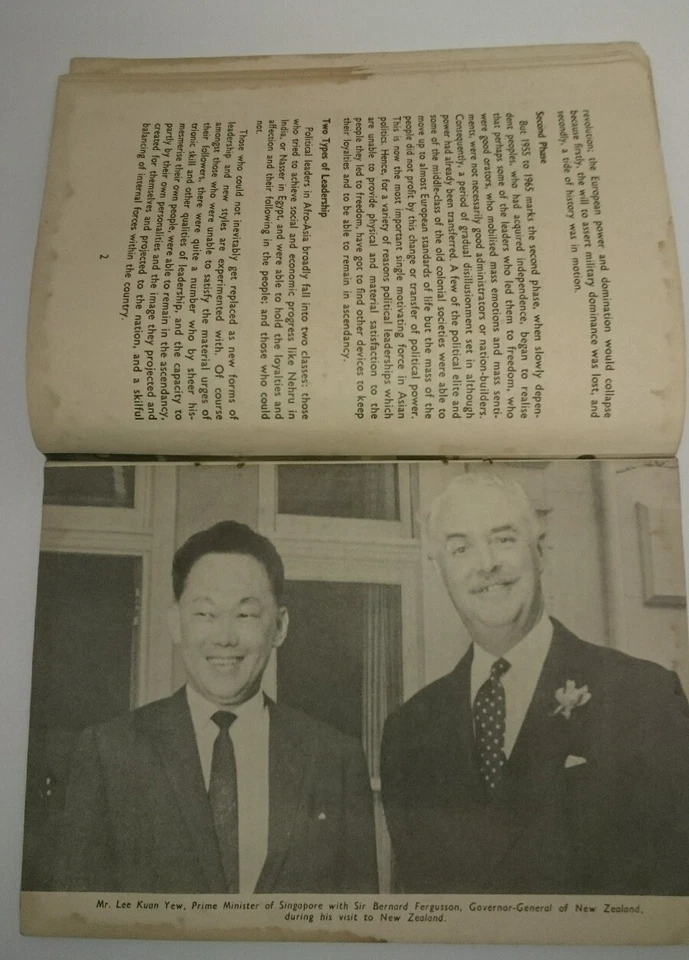 1965 Future of Malaysia - Age of Revolution, Lee Kuan Yew 李光耀 pictures booklet  - Image 4 of 4