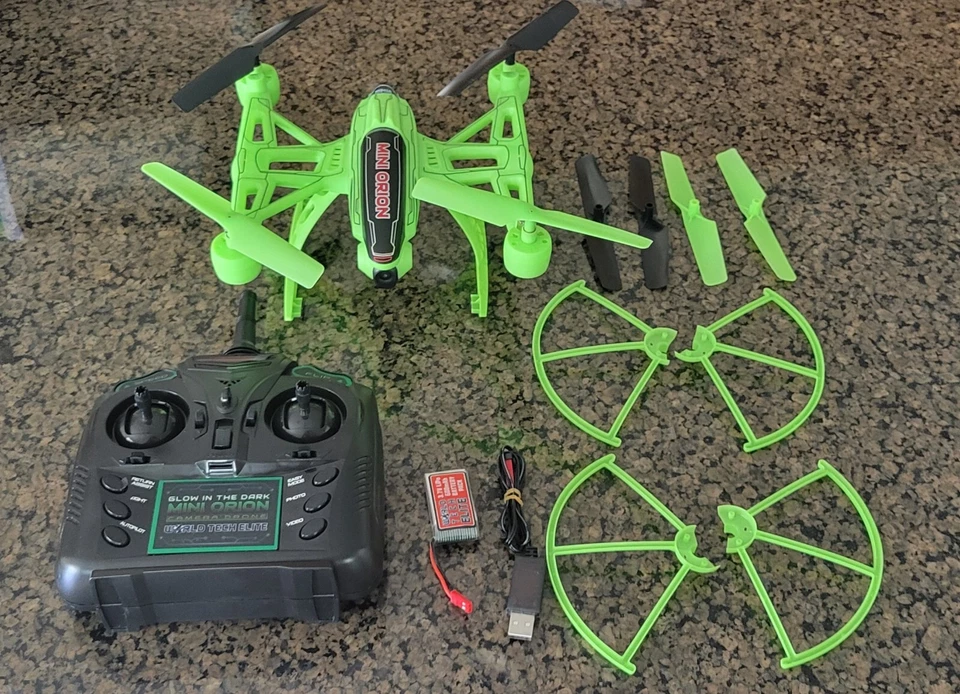 World Tech Elite Glow in the Dark mini Orion Canmera Drone RC quadcopter - Image 2 of 4