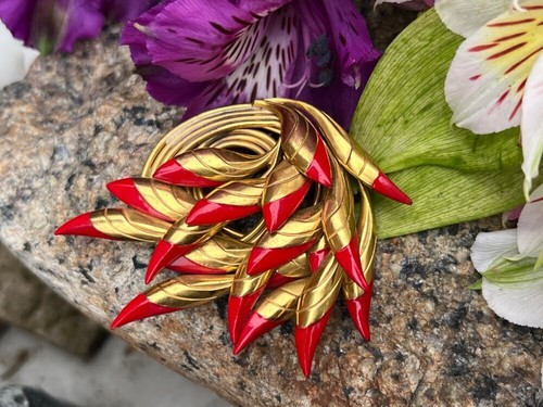 Striking Vintage Red Enameled Flower Bouquet Brass Fur Clip (Brooch) - Picture 6 of 6