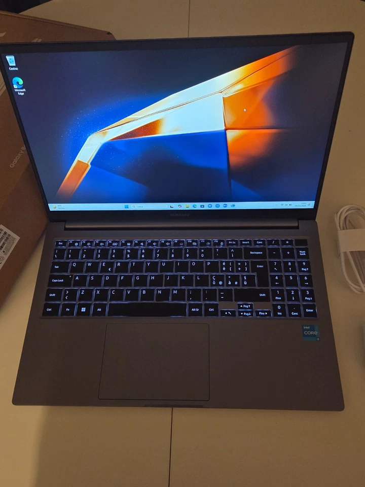 Samsung Galaxy Book 4 15.6" i3‑1315U 8GB 256GB SSD Gray Win11, pari al nuovo - Immagine 3 di 4