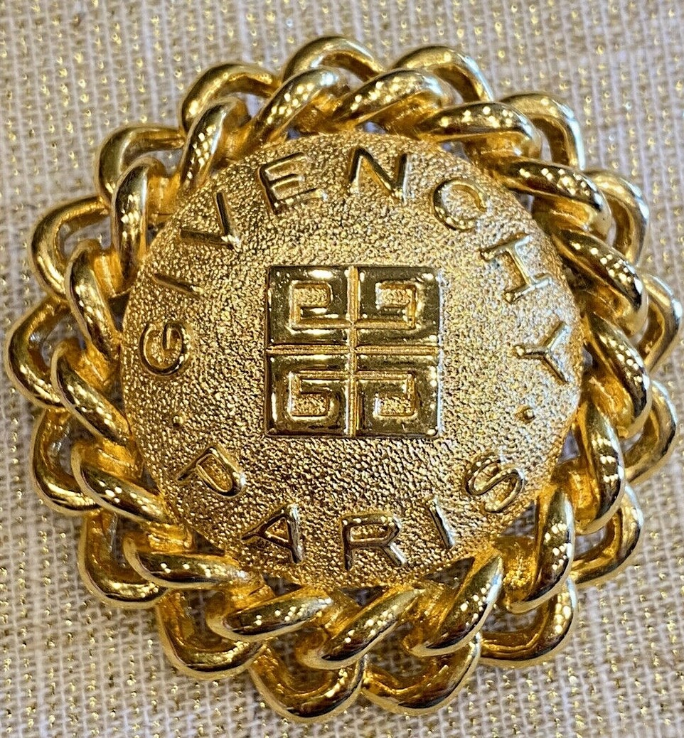 GIVENCHY ヴィンテージ ブローチ VINTAGE GIVENCHY GOLD TONE LOGO BROOCH | eBay