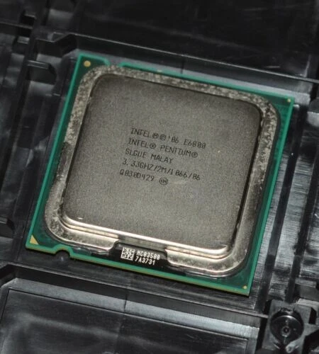 Intel Pentium Dual Core E6800 CPU Processor 3.33 GHz 2M 1066 MHz LGA775 SLGUE - Image 2 of 3