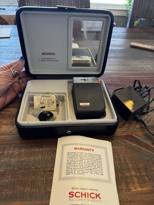 Vintage SCHICK FLEXAMATIC Electric Shaver - Works! Nice! Case, Cord & Brush