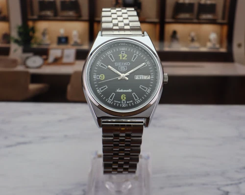 Vintage Seiko 5 Automatic Day- Date  Japan 6309A  Men's Wrist Watch