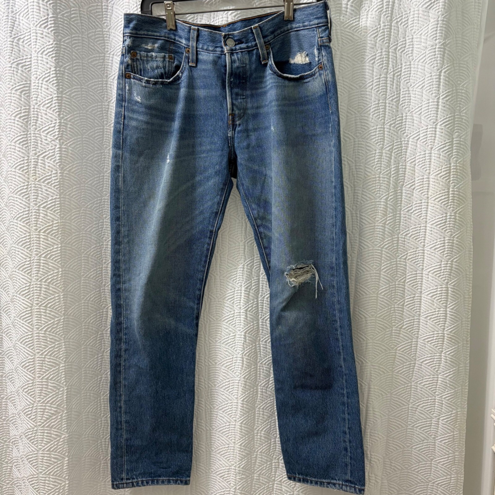 Levi's 501 Jeans Distressed Denim Button Fly Tapered Blue Men's size W28 L28