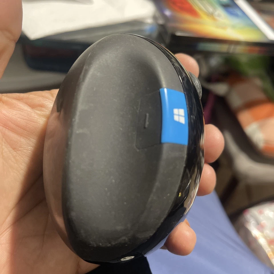 Microsoft Sculpt Ergonomic Mouse Surface Edition 1560 W No Dongle Receiver - Image 3 of 4