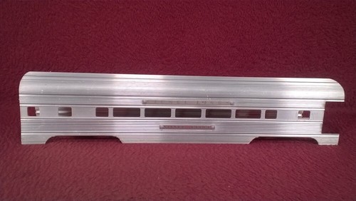 LIONEL #2533 ALUMINUM SHELL & CHASSIS - SILVER CLOUD PASSENGER PULLMAN - Picture 5 of 7
