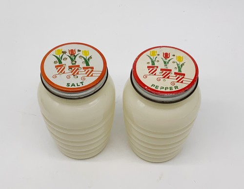Vintage White Anchor Hocking Fire King salt & pepper set Tulip lid stovetop - Picture 2 of 2