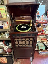 Edison Diamond Disc Phonograph