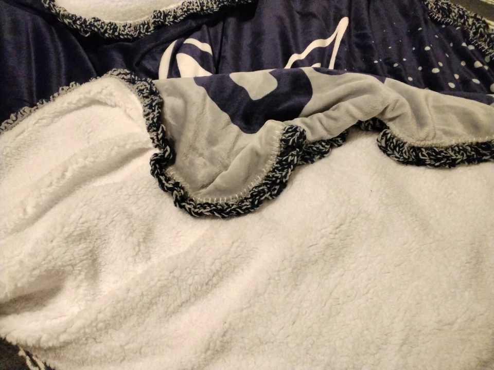 Dallas Cowboys, Texas Oversize Reversible Cloud Sherpa Throw Blanket wRuffle NFL - Image 4 of 4