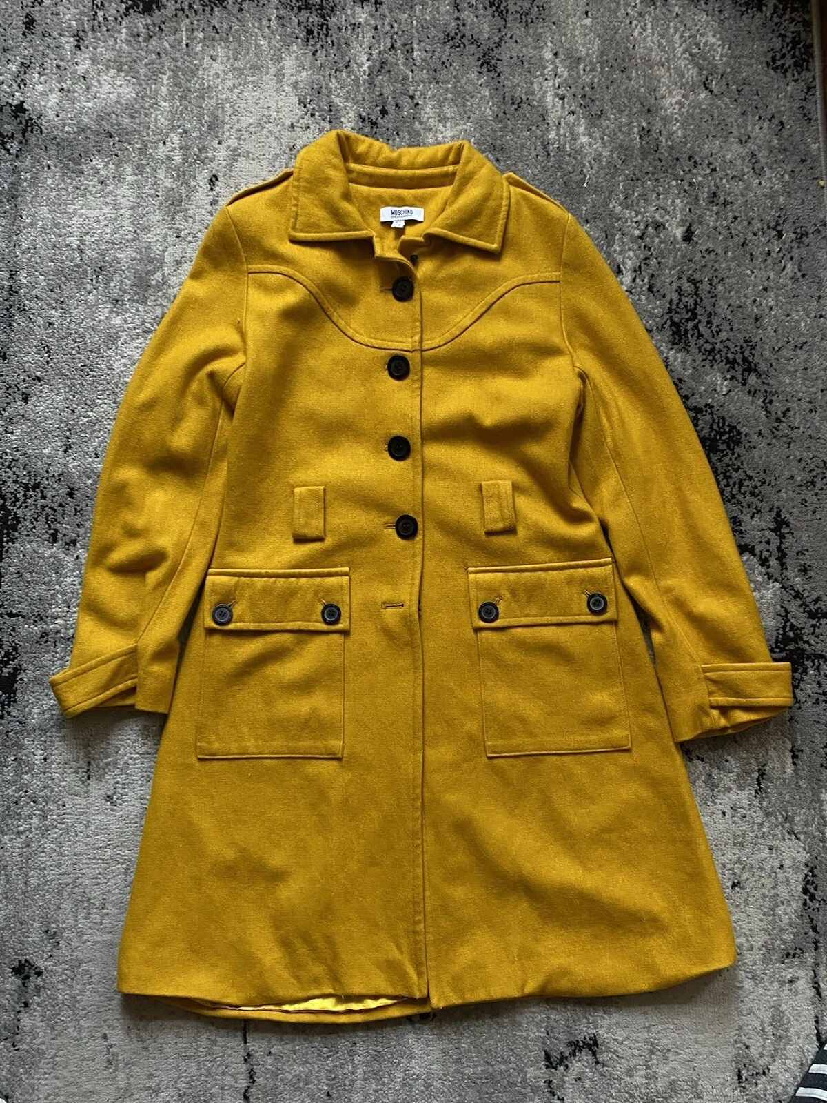 Cappotto lana giallo vintage Moschino economico e chic ricamato applicato taglia S
