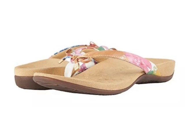 vionic white flip flops