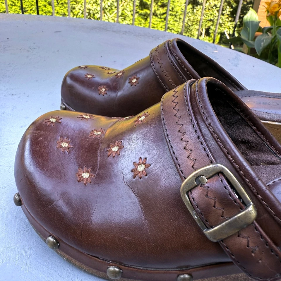 Vintage Y2K Girl’s CHEROKEE LEATHER CLOGS 3 Mules Chunky Embroidered Millennial - Image 4 of 4