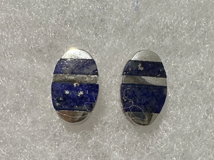 PENDIENTES ARTESANALES DE PLATA DE LEY OVALADOS LAPISLÁZULI CON INCRUSTACIONES DE PLATA Foto 3 de 4