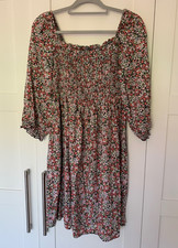 PAPAYA Boho style patterned knee length dress. Shirred ruching detail.  Sz 10