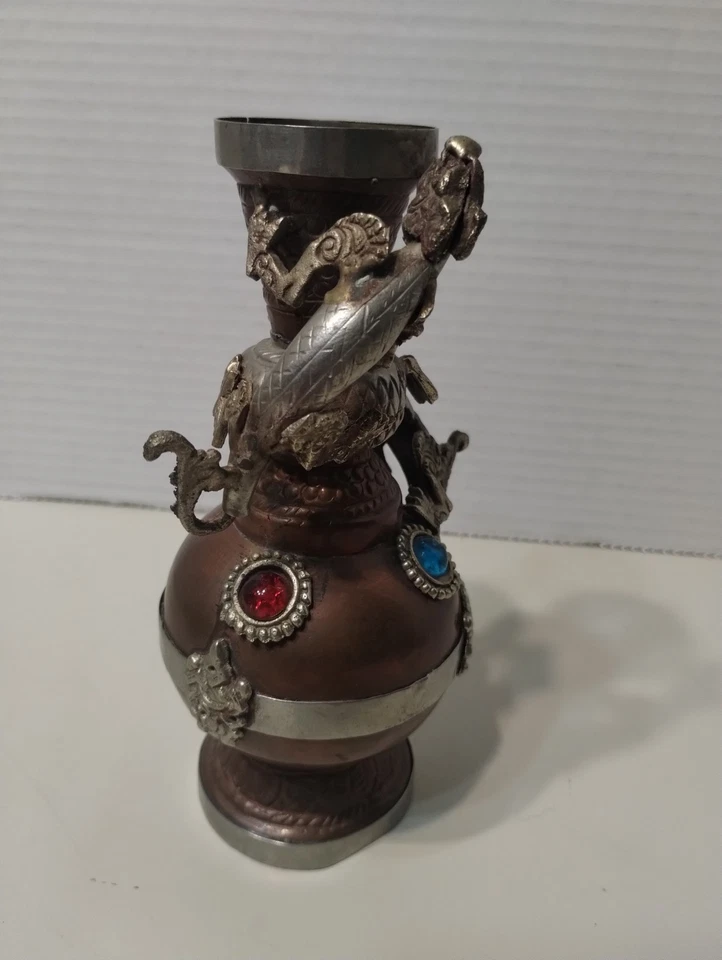 Jarrón antiguo dragón de bronce de cobre asiático chino del siglo XIX piedras rojas vintage Foto 4 de 4