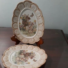 2 CRACKER BARREL EASTER TRADITIONS ORNATE EGG SHAPED PLATES Excellent!! #042