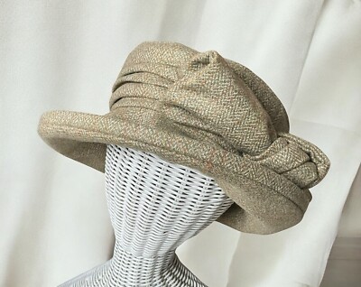 Cotswold Woollen Weavers Ladies Hat 100% Wool Small Houndstooth Green‎ Red Black Cotswold Woollen Weavers Ladies Hat 100% Wool Tweed Bow Size  main image 3