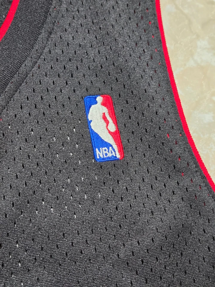 Camiseta deportiva de baloncesto Adidas Jose Calderón #8 Toronto Raptors negra para hombre mediana Foto 3 de 4