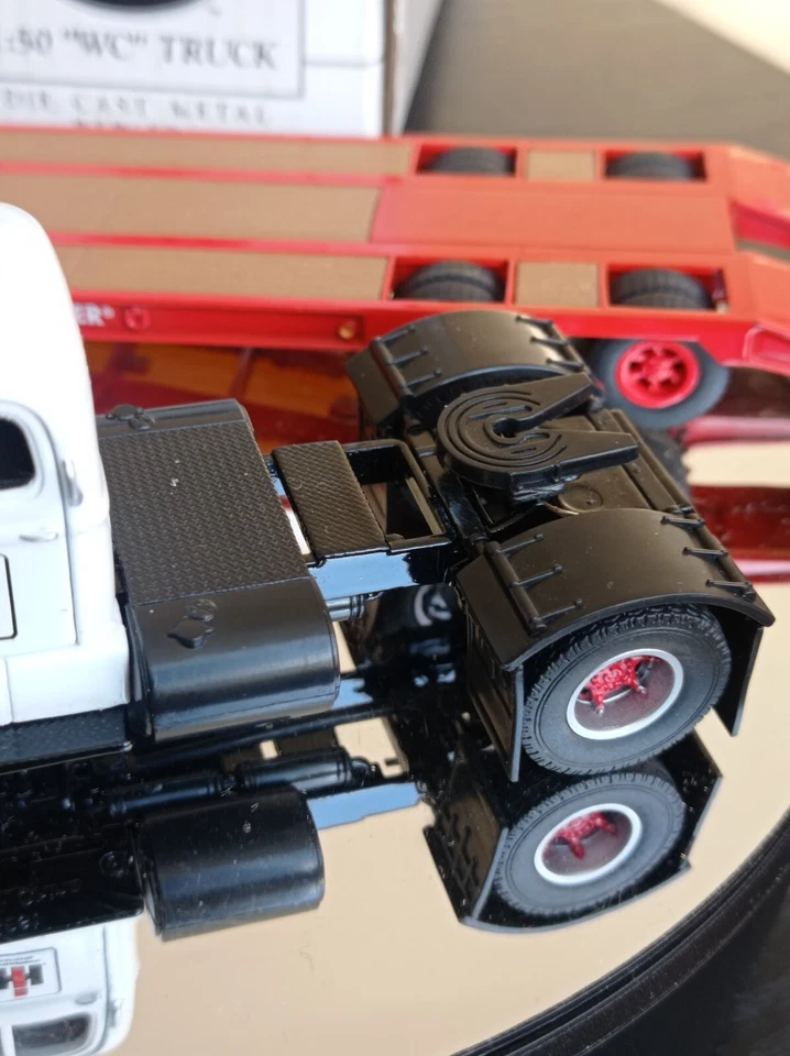 SPECCAST WC22 REF 1584 Camion Rimorchio Ribassato sc 1:50 NOS Int Harvester - Immagine 4 di 4