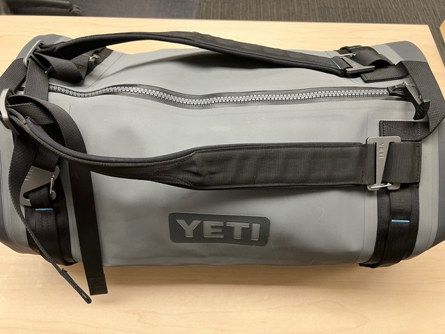 yeti duffel bolsa sale