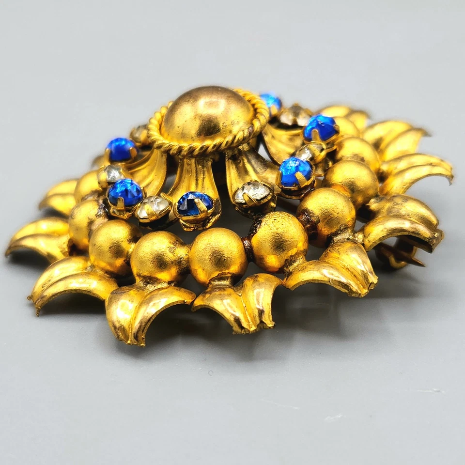 Antique Czech Gilt Brass Rose Cut Blue Glass Round Flower Dome Brooch - Image 3 of 4