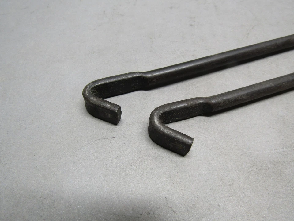 Ford Torino battery hold down bolts 10" 73 74 75 76 Foto 2 de 2