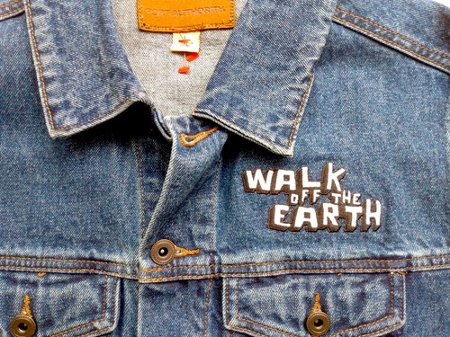 WALK OFF THE EARTH DENIM JACKET (XL) EMBROIDERED FRONT PRINTED BACK NWOT - Picture 2 of 4
