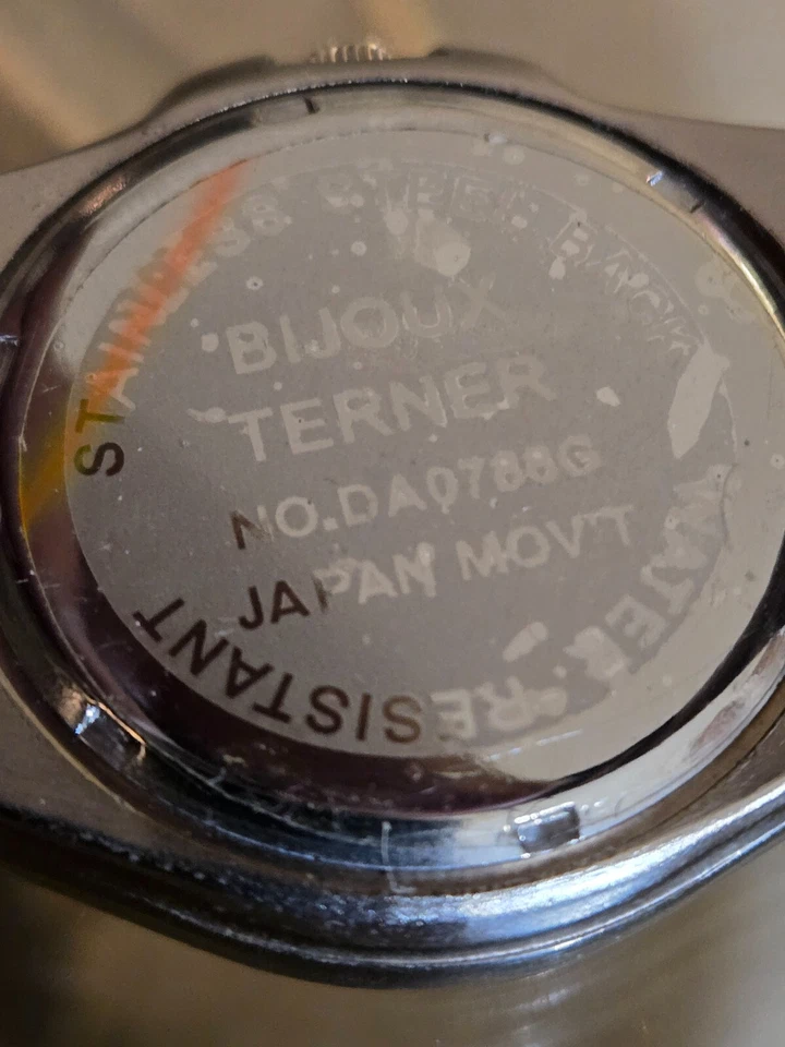 Reloj deportivo Bijoux Terner tono plateado cara negra Foto 3 de 4