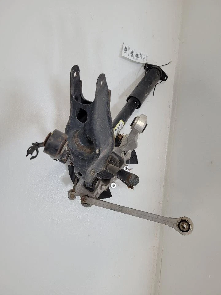 2015-2016 CHRYSLER 300 Rear Suspension 3.6L AWD 15-16 Foto 2 de 4