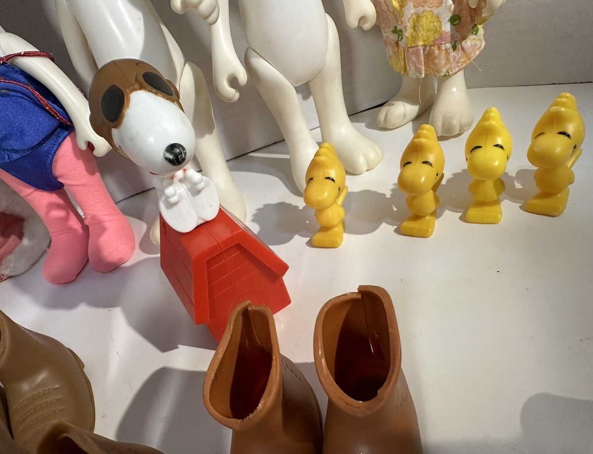 Vintage Lg lot Snoopy & Belle figures clothing Knickerbocker Vintage Lg lot Snoopy & Belle figures clothing Knickerbocker