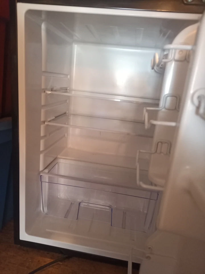 Insignia 4.3 Fridge With Top Freezer - Image 4 of 4