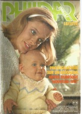PHILDAR MAILLE N°75 - LAYETTE - PHOTOGRAPHIEE SUR UN BAIGNEUR "NOUVEAU-NES"