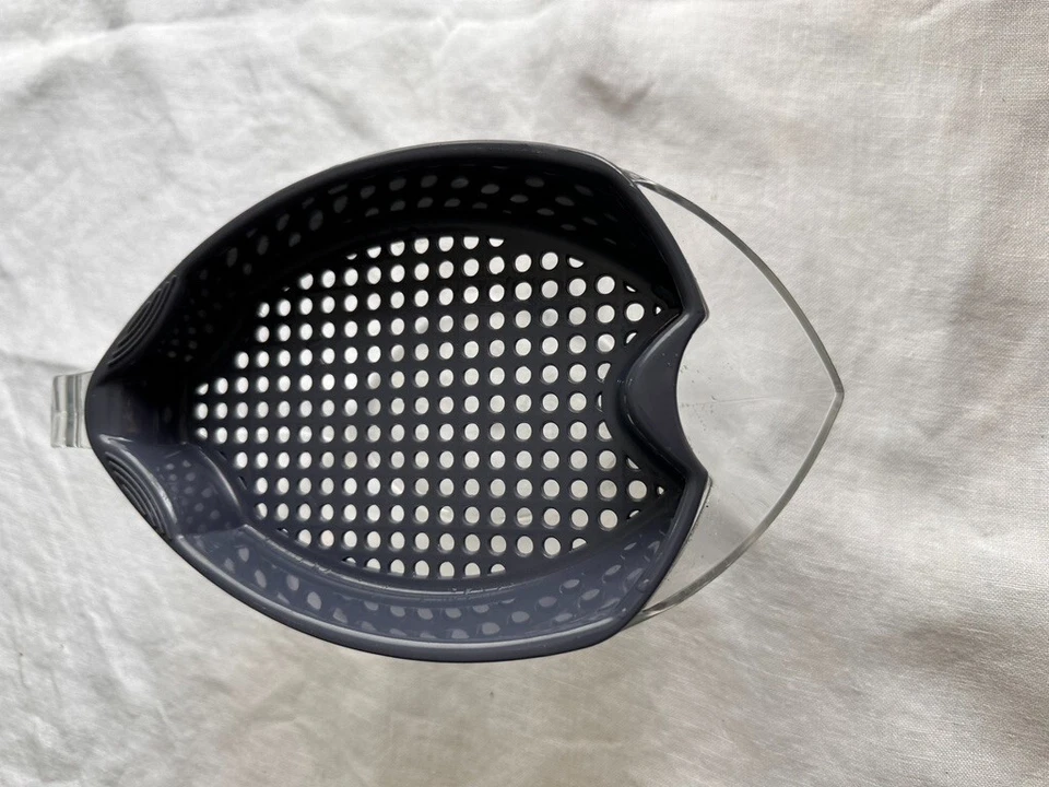 Trudeau Maison Fat Separator 4 Cup-Grey THANKSGIVING 2024 HOLLIDAYS - Image 2 of 4