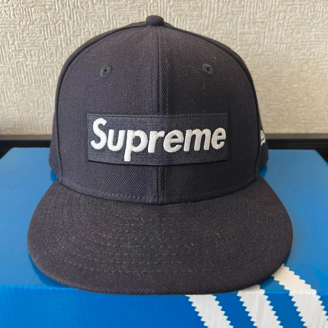 Casquette camionneur de baseball noire Supreme X Playboy homme New Era 7 3/8 2502M