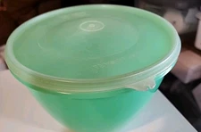 Vintage Tupperware Crisp-It  Jadeite Green Lettuce Keeper w/ Dome Lid. 