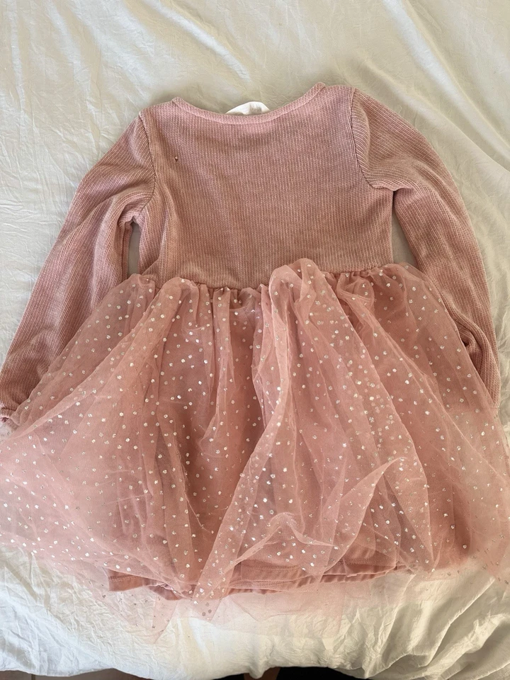 Комплект из 2 платьев для девочек размер 5-6 — H&M, розовое тюлевое платье и темно-синее вязаное платье - Изображение 2 из 4