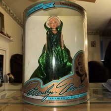 1993 Marilyn Monroe Collector Series Barbie doll Emerald Evening Dress NIB
