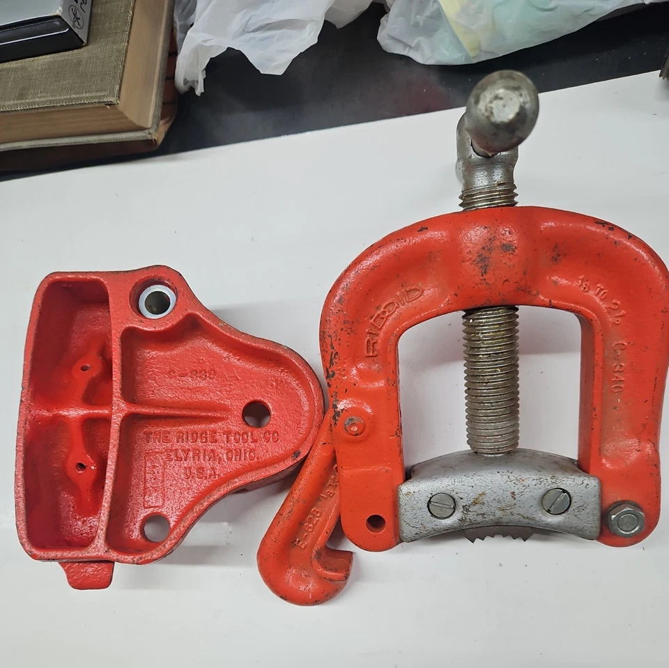 RIDGID No.22 BENCH YOKE VISE ~1/8" to 2 1/2" PIPE CAPACITY ⭐️ - Image 2 of 4