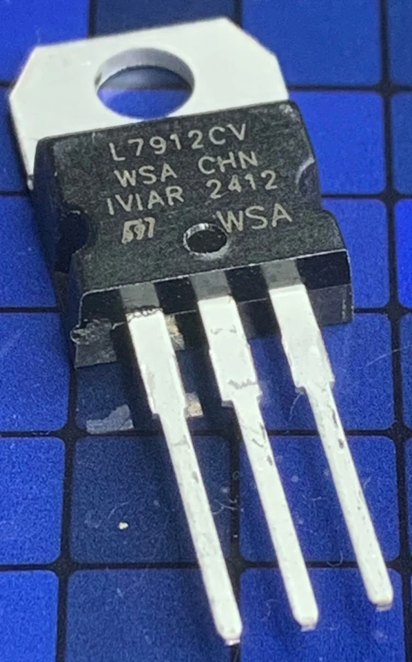 ST MICROELECTRONICS L7912CV ST 7912 UA7912 Stabilizzatore di tensione -12V 1,5A