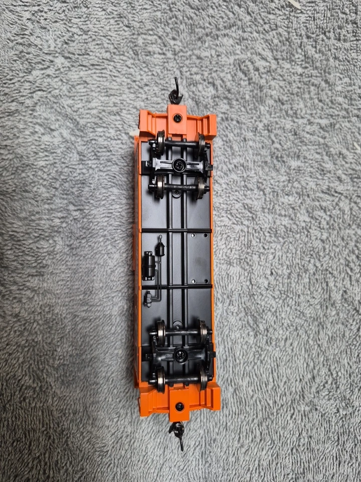 Walthers-International Wide-Vision Caboose - Ready to Run -- Illinois Central Gu - Image 4 of 4