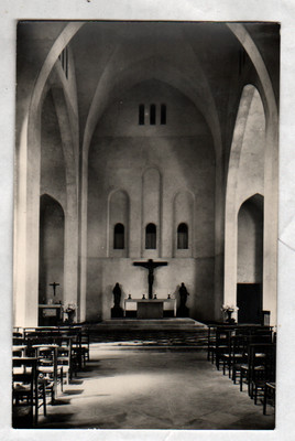 ZITRONE bei IGNY (91) ABTEI SAINT-LOUIS DU TEMPLE / Innenraum der Kirche