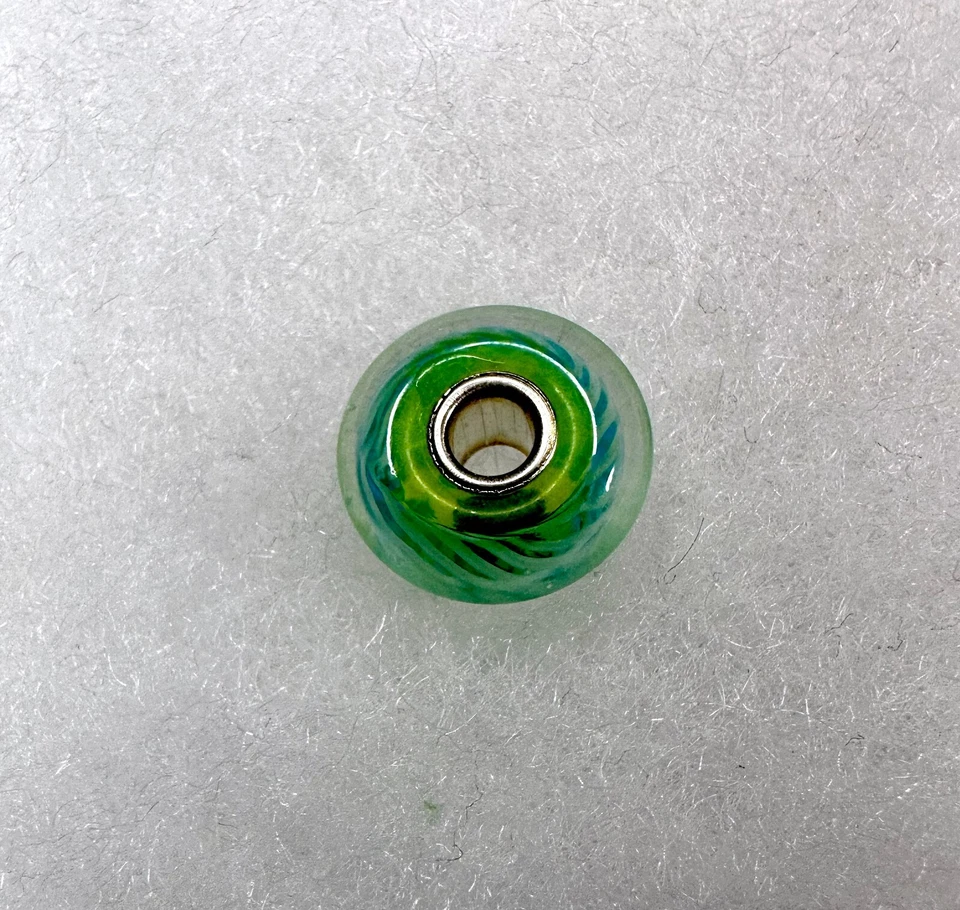 Contas de vidro de pena turquesa Trollbeads - Aposentadas - Imagem 4 de 4