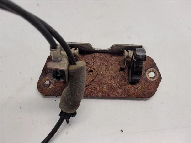 Manija de puerta levadiza trasera Honda Pilot 2003-08 con cable Foto 4 de 4