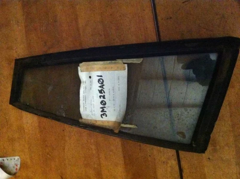 77 78 79 80 81 87 88 89 BONNEVILLE CONDUCTOR IZQUIERDO PUERTA TRASERA VENTILACIÓN CRISTAL TINTADO  Foto 2 de 4