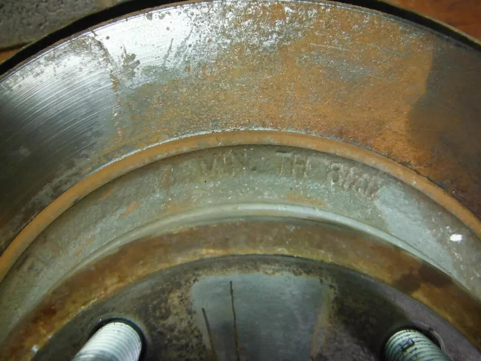 06-09 FORD FUSION MERCURY MILAN FRENO TRASERO DERECHO ROTOR DISCO BUJE HUSILLO Foto 4 de 4