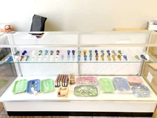 Aluminum Framed Tempered Glass Counter Top Display Case with Shelves and Lock