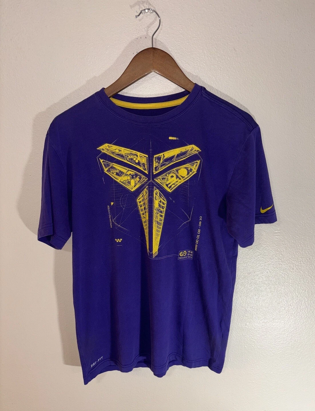 Nike Dri-Fit Kobe Bryant Special Issue Men’s MEDIUM T-Shirt Lakers Purple Gold