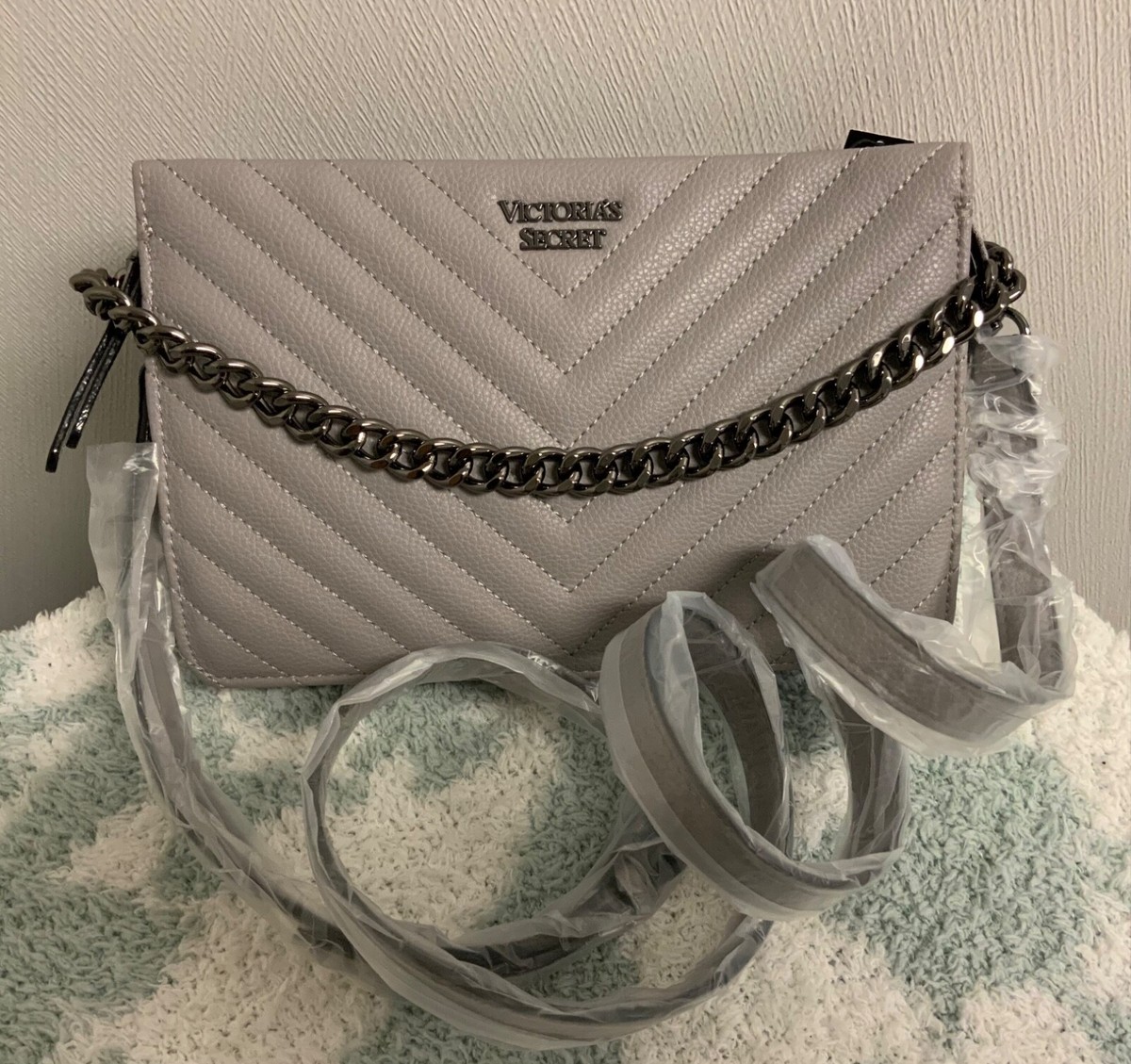 Victorias Secret Cross Body Bag Gray Chevron V-Quilted