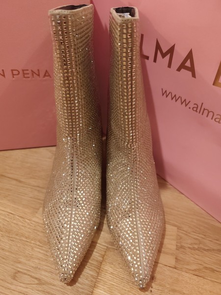Botines Pedrería Dorados - Alma En Pena - T 37